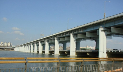 韓國(guó)首爾盤浦大橋