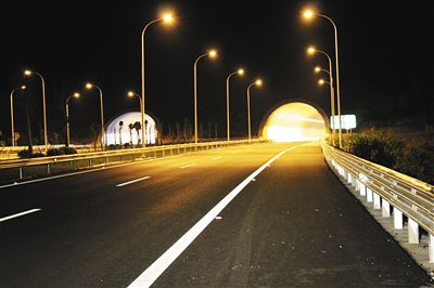 屯瓊高速新平隧道。