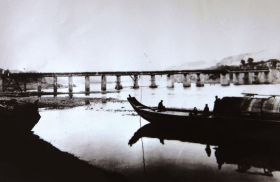 新晃古橋（1949年攝），民國時期從湖南到貴州路途艱難，林徽因一家既坐了車又乘了船。