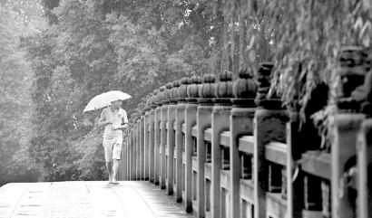 上世紀(jì)80年代的九眼橋如今已不復(fù)存在。朱建國攝