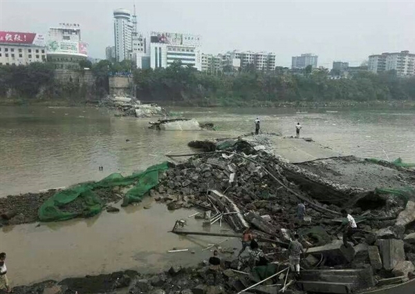 Bang！2888支雷管瞬間覆滅張家界250米大橋