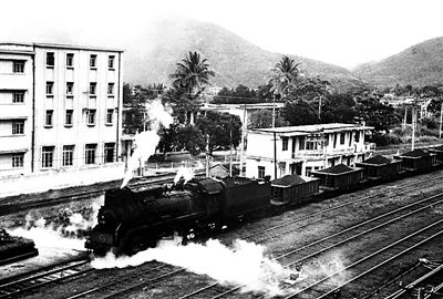 海南石碌鐵礦當(dāng)年裝礦石的蒸汽火車。(資料圖片)