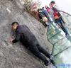 張家界“懸空萬丈”玻璃橋，敢來挑戰(zhàn)嗎？
