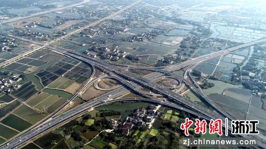 俯瞰杭州繞城高速公路西復(fù)線湖州段。浙江交通集團(tuán) 供圖