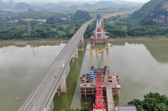盤龍柳江特大橋。